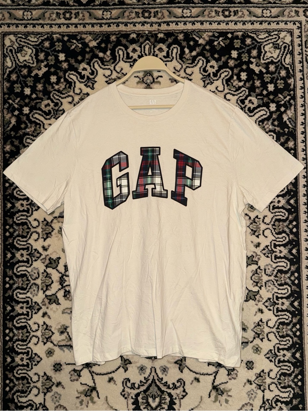 GAP plaid logo t shirt